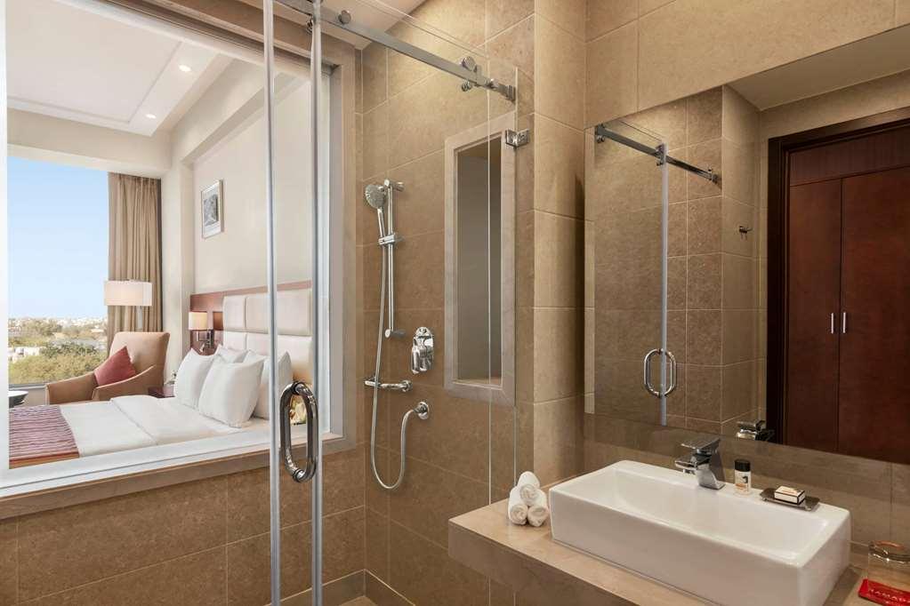 Ramada By Wyndham New Delhi Pitampura Hotel Ngoại thất bức ảnh
