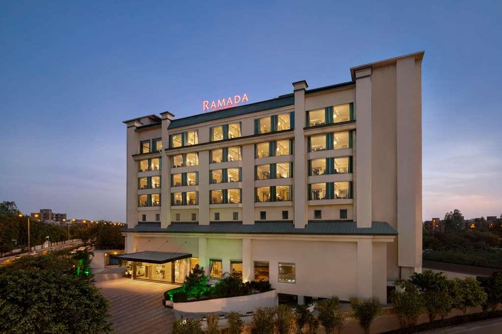 Ramada By Wyndham New Delhi Pitampura Hotel Ngoại thất bức ảnh
