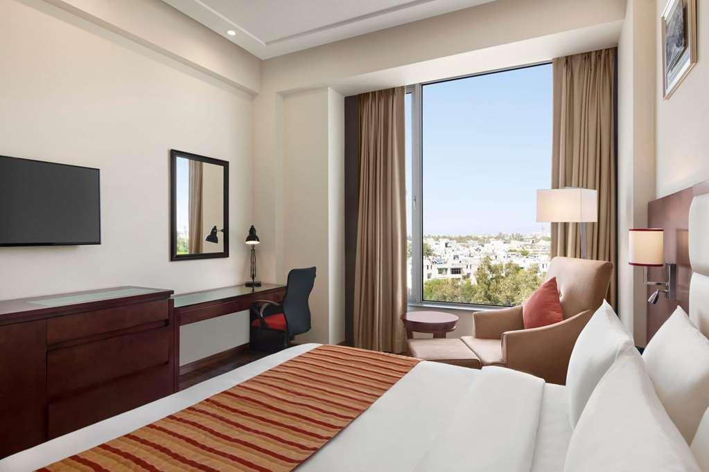 Ramada By Wyndham New Delhi Pitampura Hotel Phòng bức ảnh
